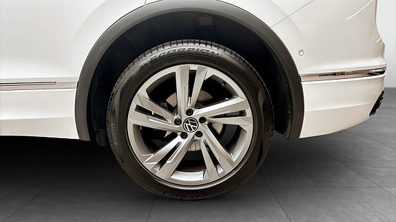 Volkswagen Tiguan 6 of 12