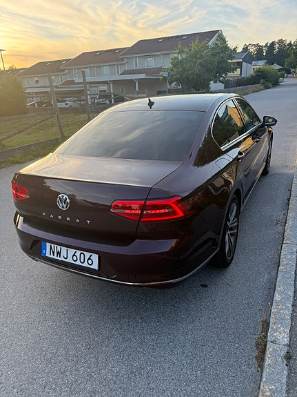 Volkswagen Passat 4 of 10