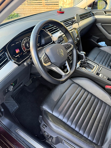 Volkswagen Passat 8 of 10