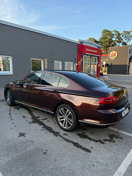 Volkswagen Passat 2 of 10