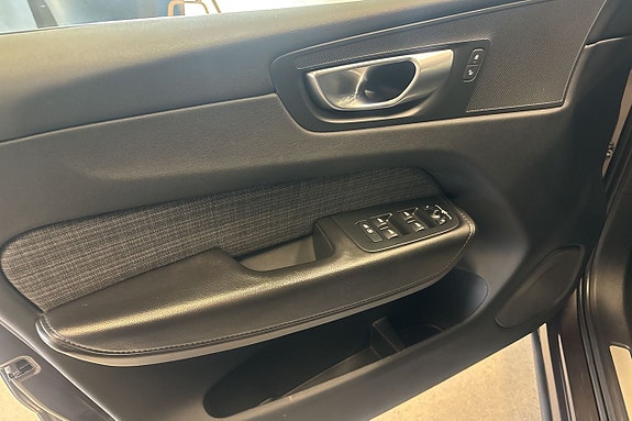 Volvo XC60 11 of 15