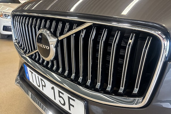 Volvo XC60 2 of 15
