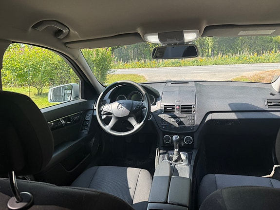 Mercedes-Benz C200 7 of 10