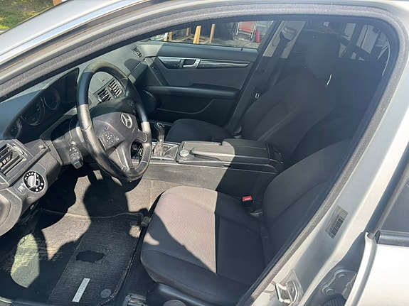 Mercedes-Benz C200 5 of 10