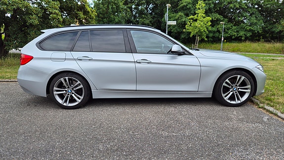 BMW 330d 4 of 6