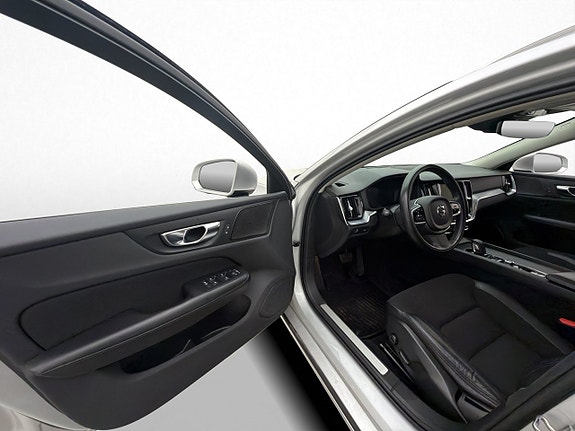 Volvo V60 13 of 30