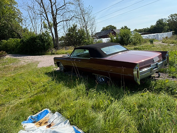 Cadillac Deville 3 of 4