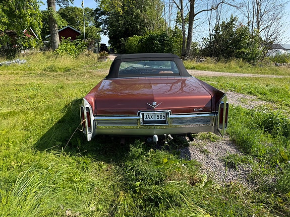 Cadillac Deville 2 of 4