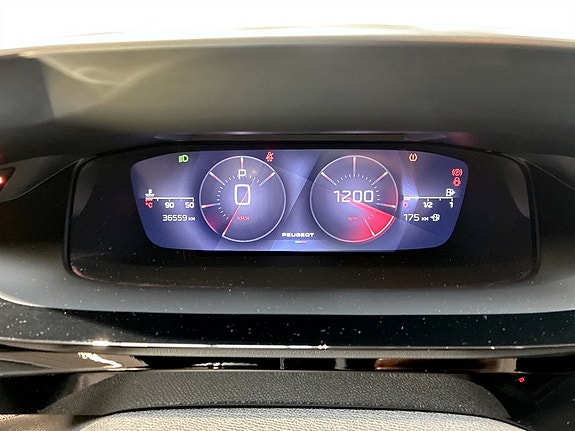 Peugeot 408 8 of 17