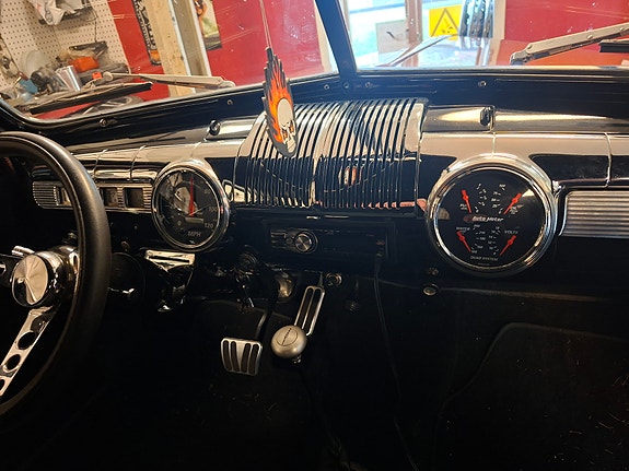 Ford 5-Window 5 of 9