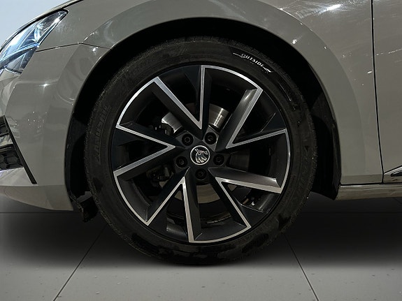 Skoda Superb 14 of 22