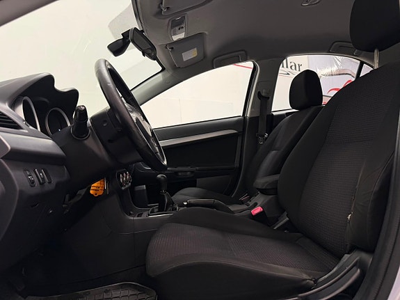 Mitsubishi Lancer 15 of 17