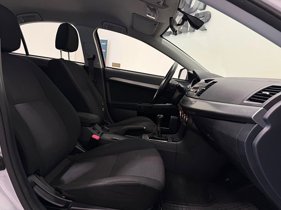 Mitsubishi Lancer 6 of 17