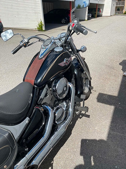 Kawasaki Vulcan 800 2 of 3