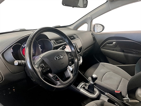 Kia Rio 4 of 15