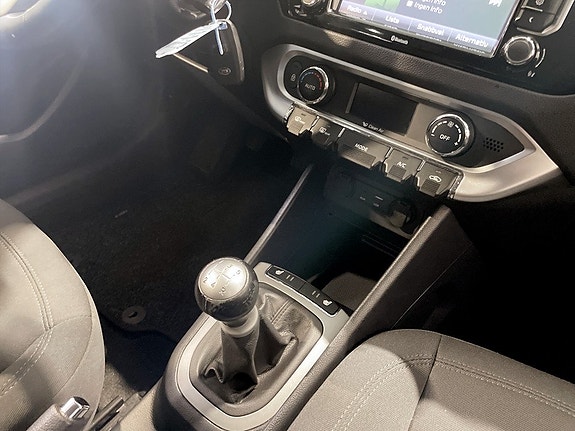 Kia Rio 10 of 15