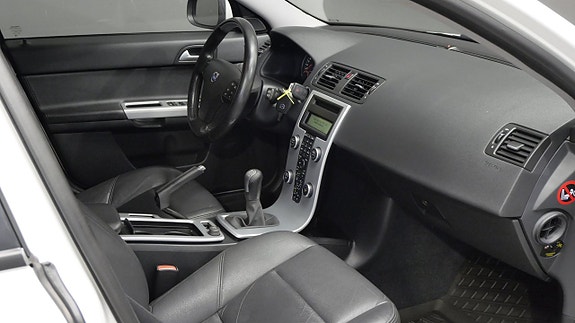 Volvo V50 10 of 14