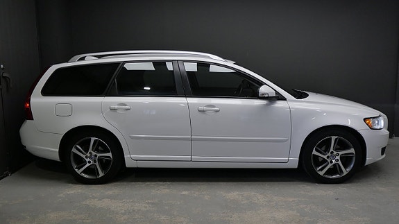 Volvo V50 2 of 14