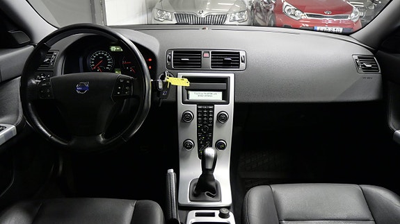 Volvo V50 12 of 14