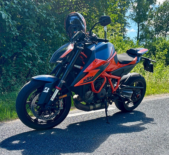 KTM 1290 Super Duke R 2 of 4
