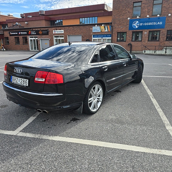 Audi S8 4 of 7