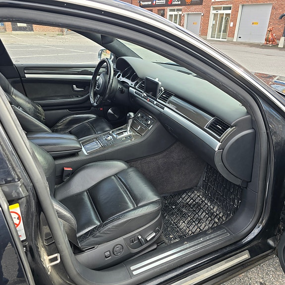 Audi S8 3 of 7