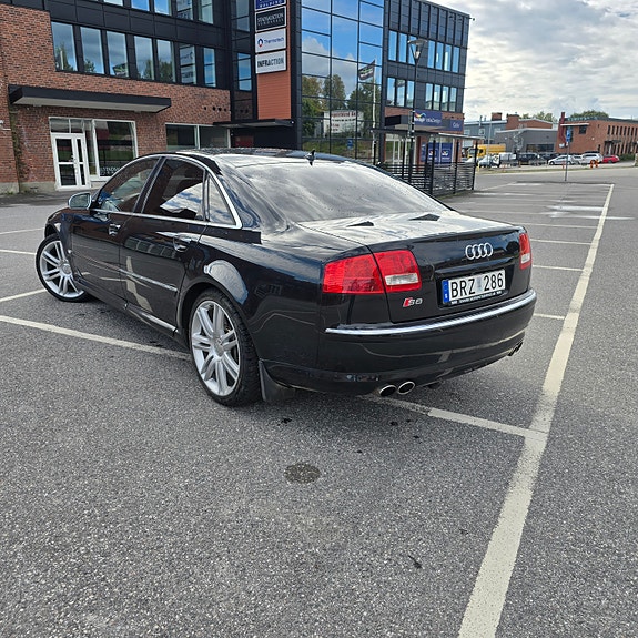 Audi S8 5 of 7