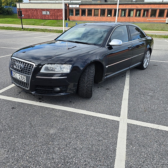 Audi S8 2 of 7