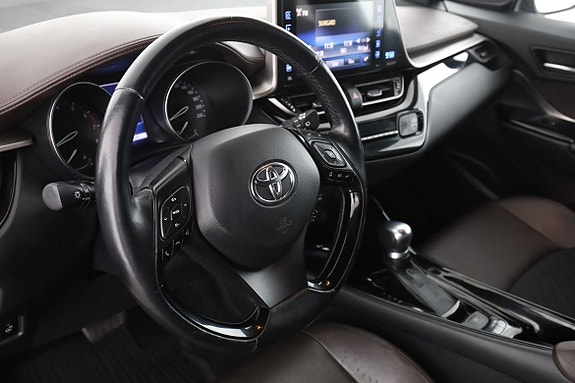 Toyota C-HR 12 of 30
