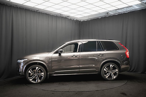 Volvo XC90 10 of 30
