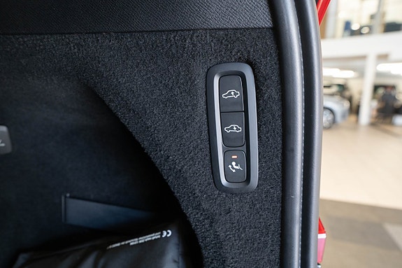 Volvo XC90 30 of 30