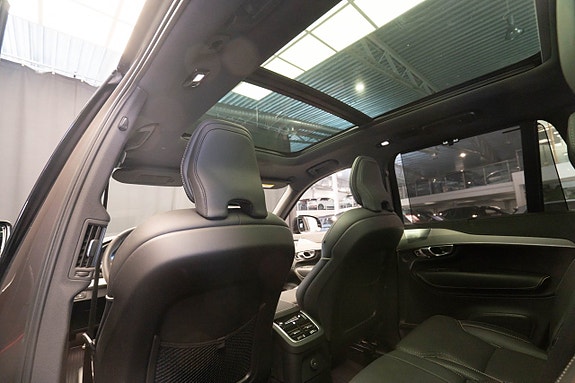 Volvo XC90 15 of 30