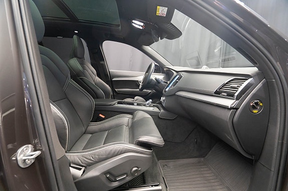 Volvo XC90 27 of 30