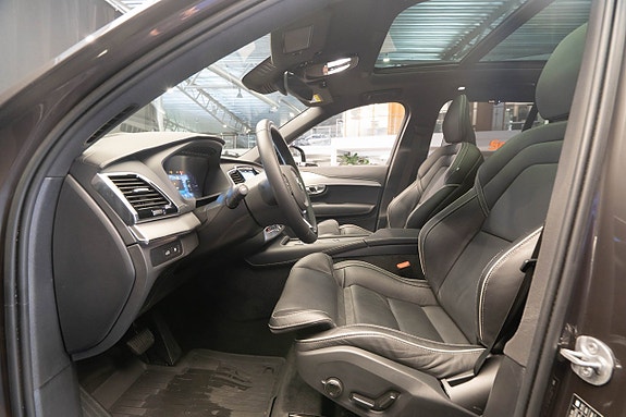 Volvo XC90 18 of 30