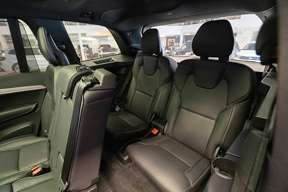 Volvo XC90 14 of 30