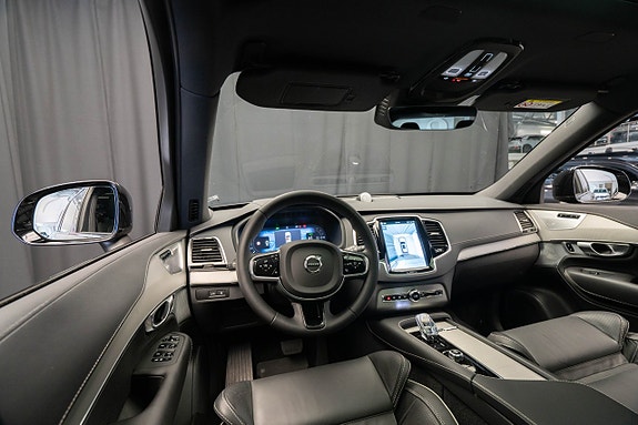 Volvo XC90 11 of 30