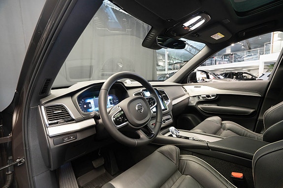 Volvo XC90 19 of 30