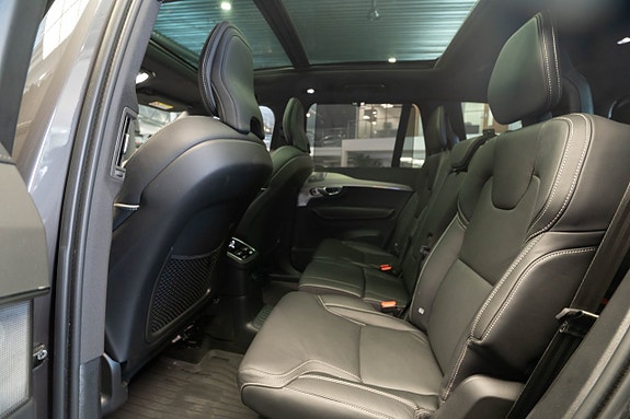Volvo XC90 24 of 30