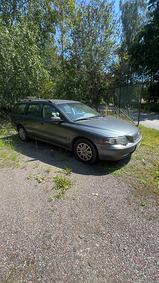 Volvo V70 2 of 7