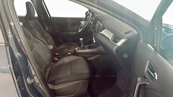 Renault Captur 3 of 12