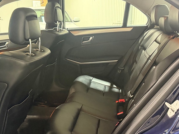 Mercedes-Benz E220 14 of 15