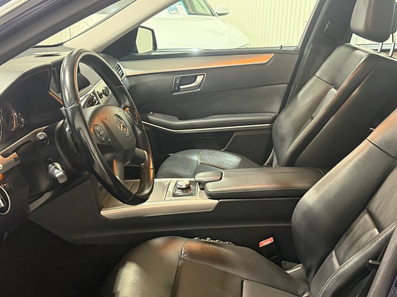 Mercedes-Benz E220 13 of 15