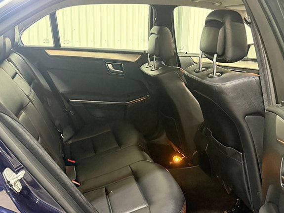 Mercedes-Benz E220 15 of 15
