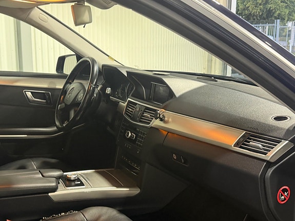 Mercedes-Benz E220 12 of 15