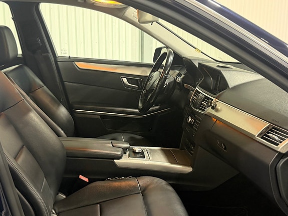 Mercedes-Benz E220 11 of 15