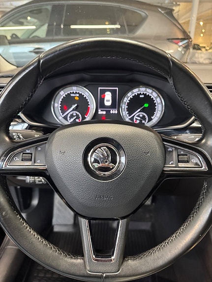Skoda Superb 10 of 13