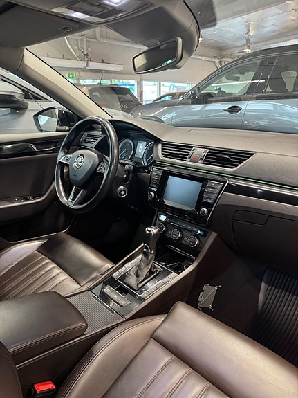Skoda Superb 9 of 13