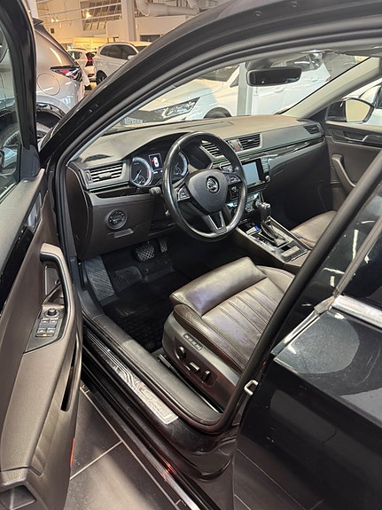 Skoda Superb 2 of 13