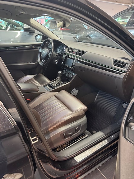 Skoda Superb 8 of 13