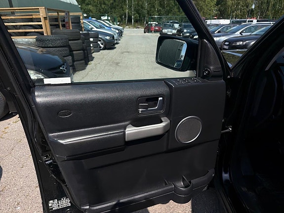 Land Rover Discovery 21 of 24